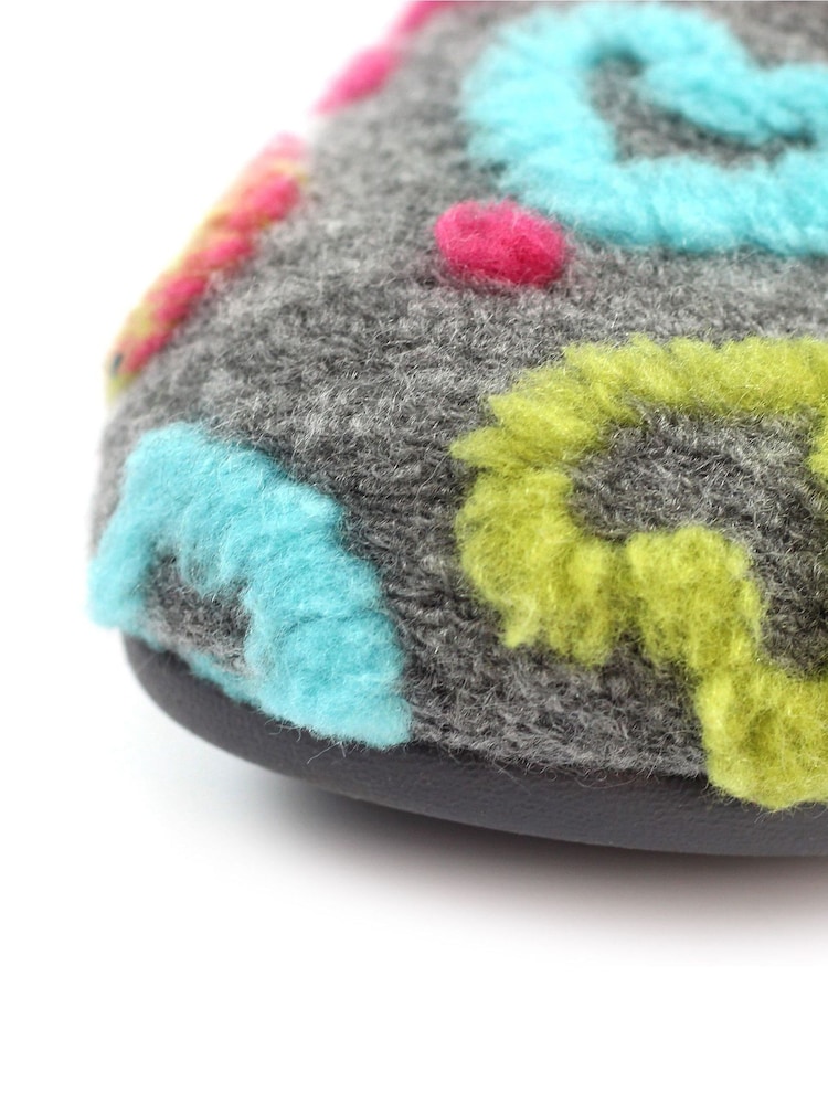 Pantuflas estilo botinha com detalhe de coração de anjo cinza Lunar - Imagem 8 de 8