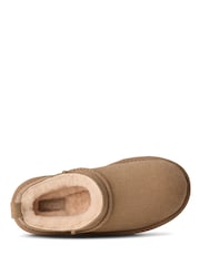 لون طبيعي - بوت كلاسيكي ميكرو للأطفال من UGG - صورة 5 من 7