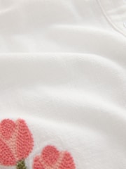 Weiße bestickte Tulpe - Pyjama mit Struktur und Knopfleiste - Bild 10 von 12