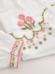 Weiße bestickte Tulpe - Pyjama mit Struktur und Knopfleiste - Bild 12 von 12