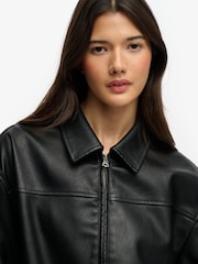 Schwarz - Superdry Oversized-Bomberjacke aus Kunstleder mit Kragen - Bild 8 von 9