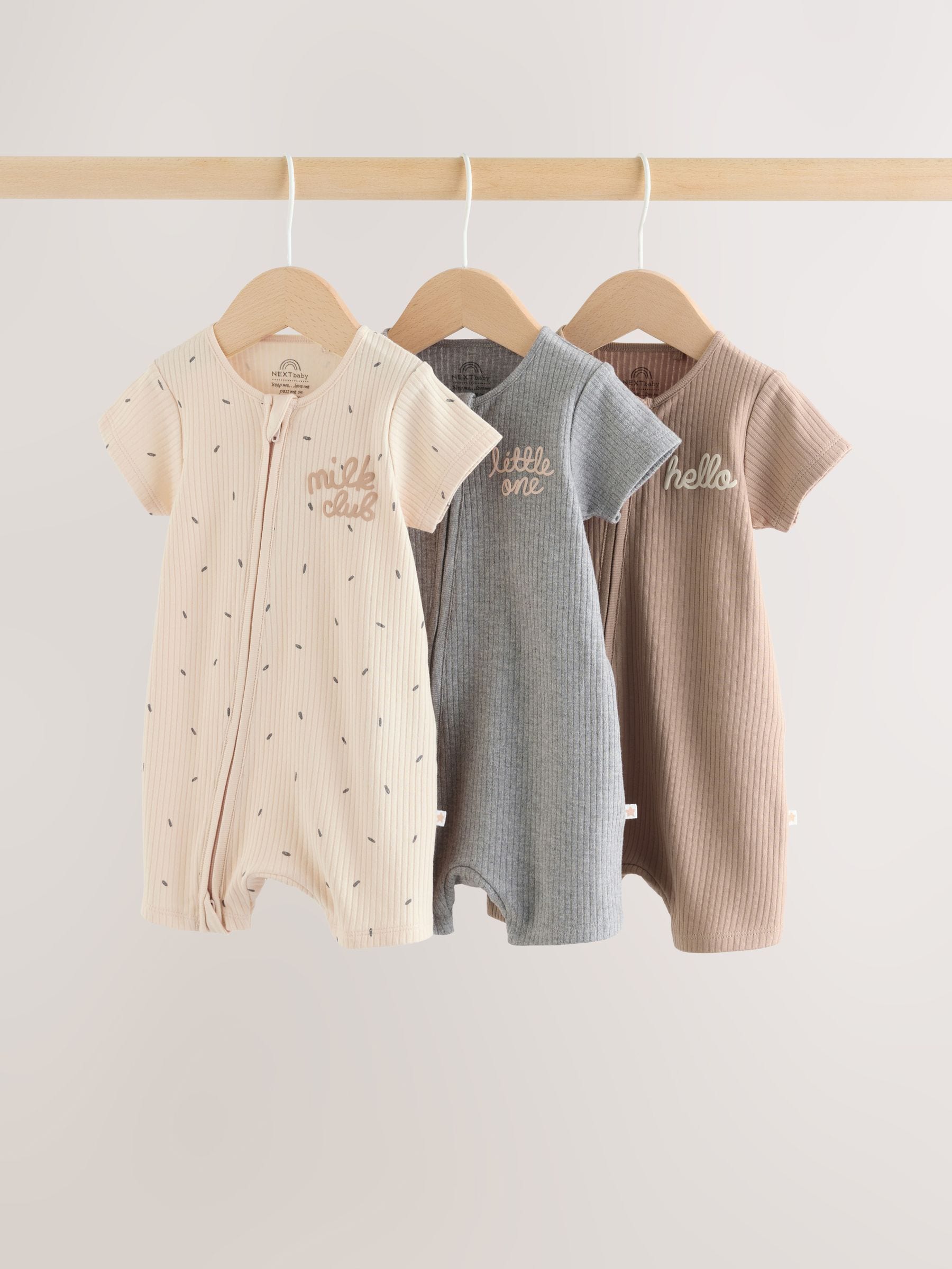 .e_e.【新品未使用未開封】familiar ネイビー刺繍ロンパース＋ Next：日本 ベージュ - 2 ウェイジップベビーロンパース 3 枚パック（0