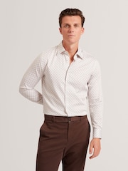 قميص ضيق بكُم طويل بطبعة هندسية على شكل دوائر Sef من Ted Baker - صورة 1 من 6