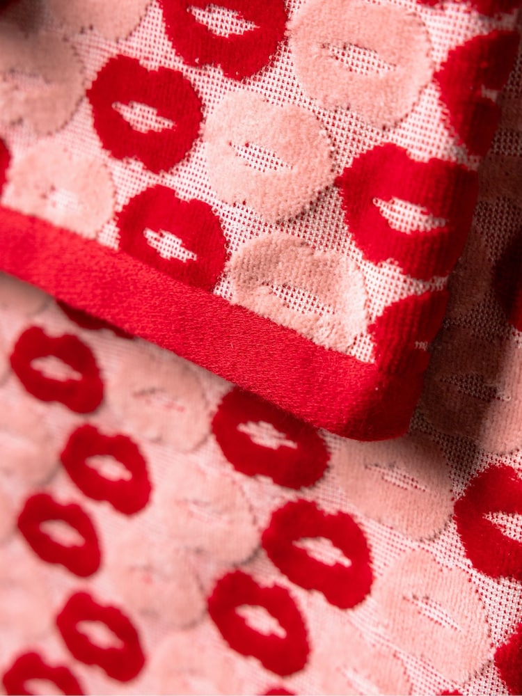 Rockett St George Red/Pink Retro Lips 100% Cotton Velour Towel - Image 6 of 6