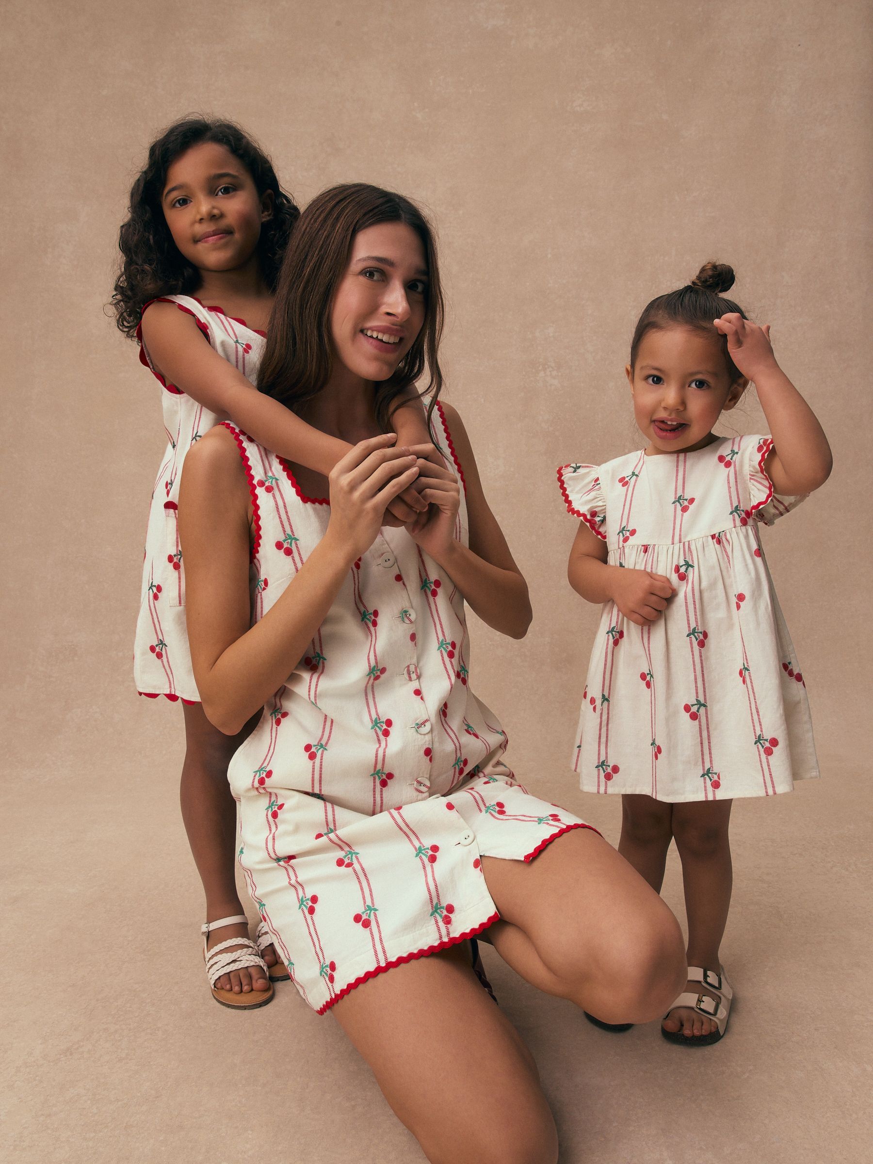 【さや】ドール　赤ちゃん　ドレス　服　ドーリー　キュート　リボン　苺 Buy Red/Ecru Cherry Ric Rac Frill Sleeve Dress (3mths-8yrs) from