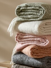 Furn Pink Cosy Woven Tasselled Throw - Image 2 of 6