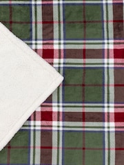 Wylder Berry or Pine Braemar Sherpa Tartan Fleece Throw - Image 5 of 5