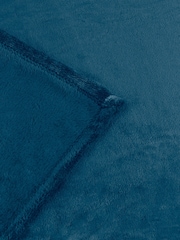 Furn Midnight Harrow Fleece Throw - Image 2 of 3