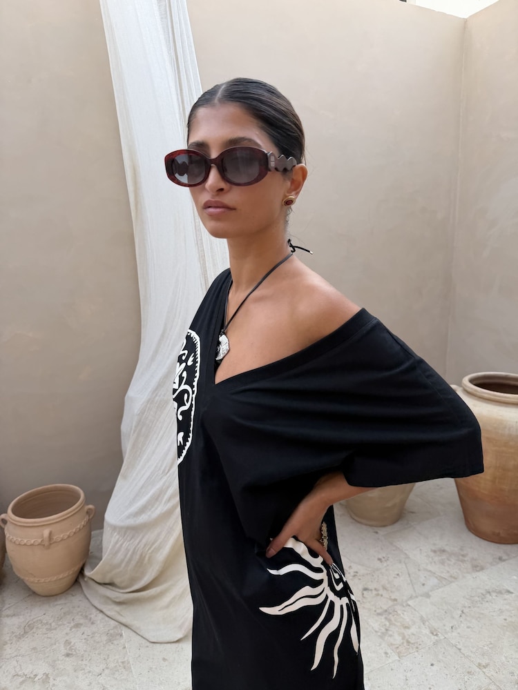 Never Fully Dressed Red Wiggle Arm Acetate Sunglasses with Case - Image 4 of 4