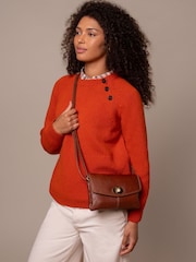 Celtic & Co. Brown Twist Lock Rect X Body Bag - Imagen 4 de 5