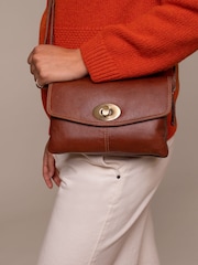 Celtic & Co. Brown Twist Lock Rect X Body Bag - Imagen 5 de 5