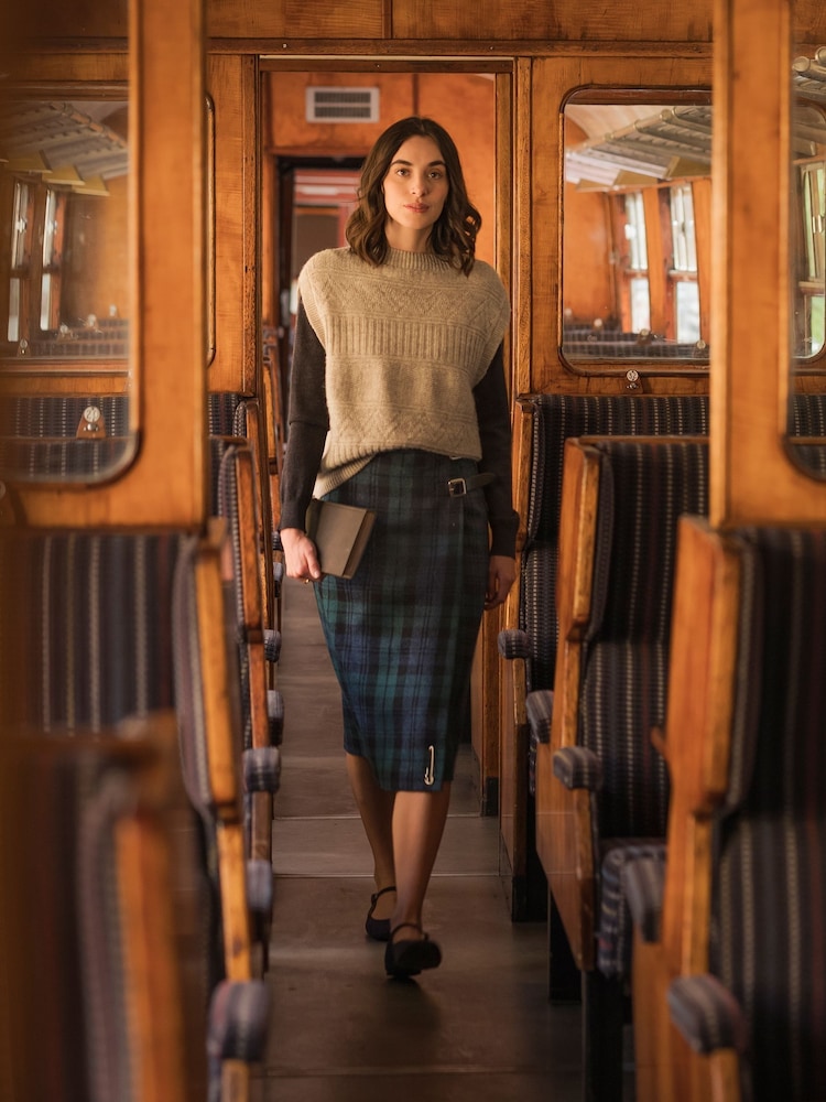Celtic & Co. British Wool Stitch Brown Tank - Image 2 of 9 Celtic & Co. British Wool Stitch Brown Tank - Image 2 of 9