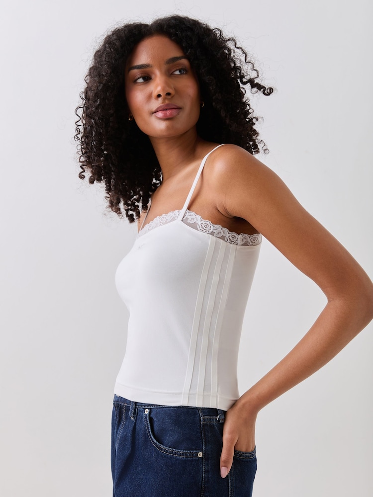 לבן - adidas Originals Lace Top - תמונה 1 מתוך 5