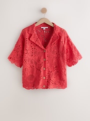 লাল ফুলের  - Crochet Short Sleeve Open Collared Shirt - 7এর মধ্যে 4 ছবি