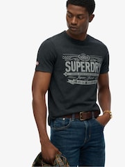 Camiseta Superdry Heritage Brand Relaxed - Imagem 3 de 7
