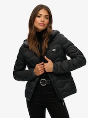 Jaqueta acolchoada com capuz Fuji Lite Wave da Superdry - Imagem 1 de 7