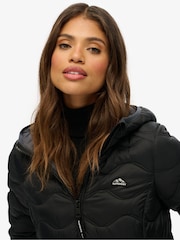 Jaqueta acolchoada com capuz Fuji Lite Wave da Superdry - Imagem 4 de 7