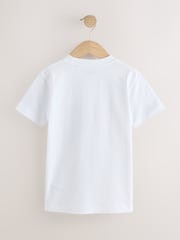 白色/金色足球印花連衣裙 - 標準剪裁短袖圖案印花T恤（3-16歲） - 圖片 2，共 5