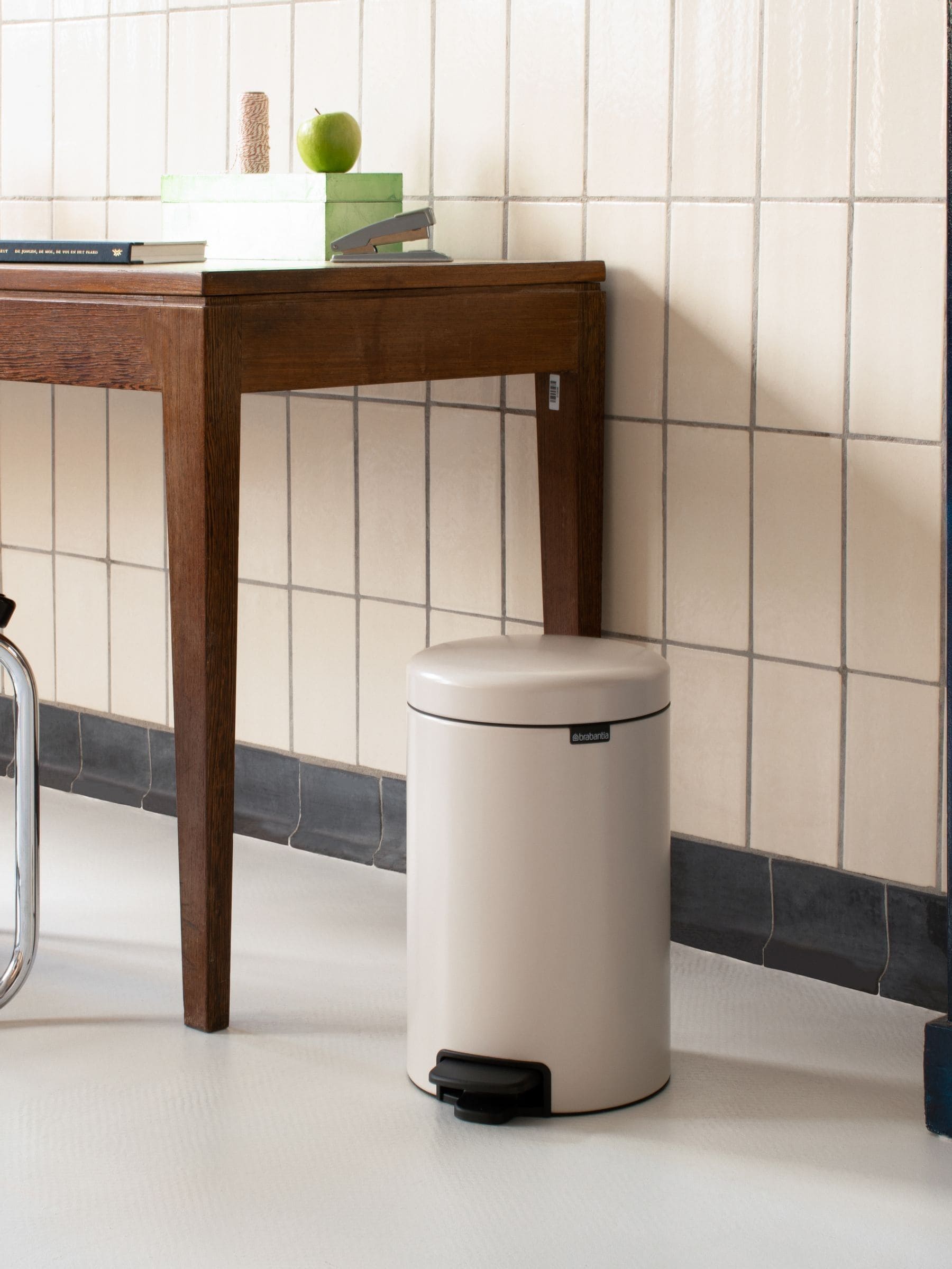Brabantia NewIcon 12 Litre Soft Closing Pedal Bin - Image 4