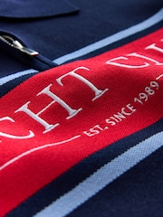 Navy/Red Graphic - Strick-Poloshirt mit Reißverschlusskragen - Bild 7 von 7