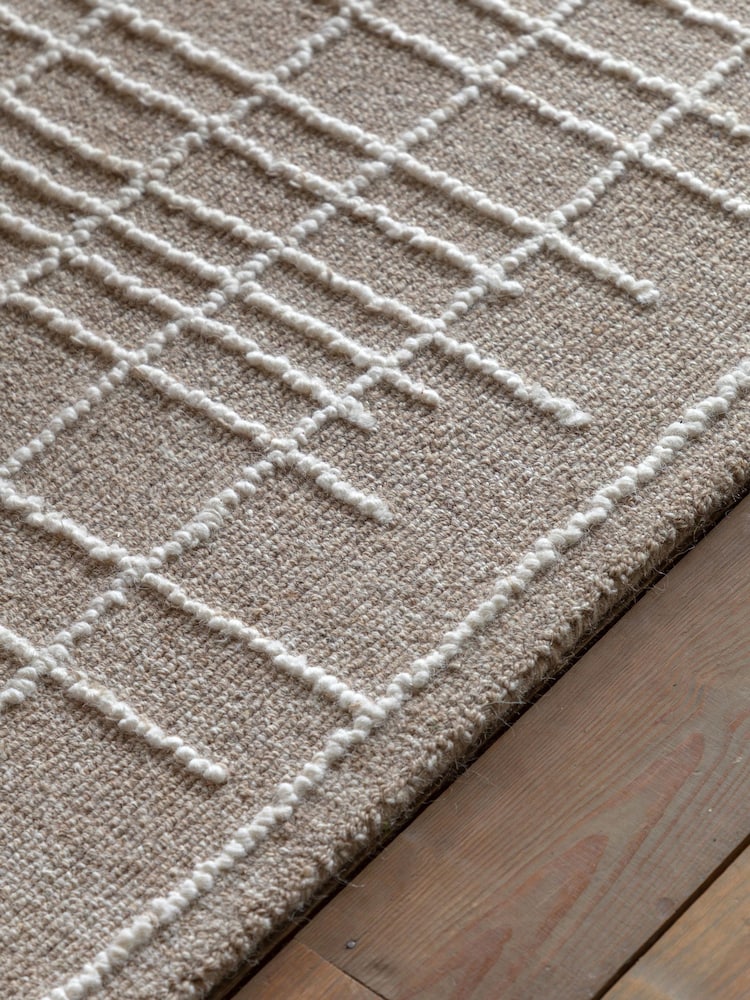 Gallery Home Taupe Dakota Tufted Linear Rug - Image 2 of 6