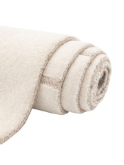 Gallery Home White Denver Tufted Graphic Rug - Image 5 of 6