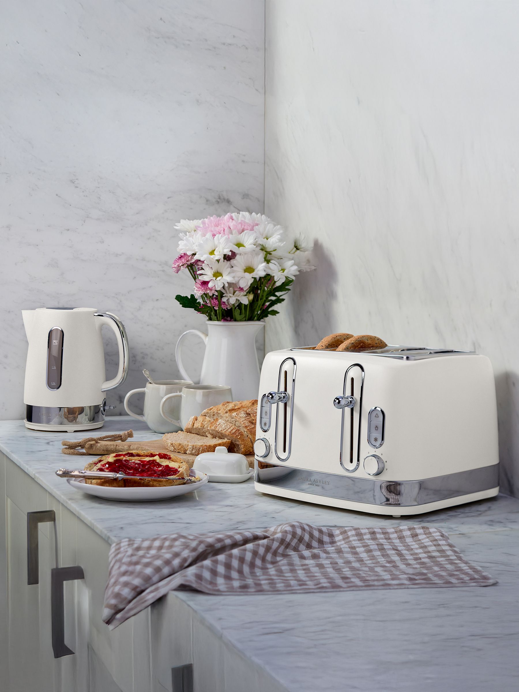 新品未使用品！【LAURA ASHLEY】 Buy Laura Ashley Cotton White 4 Slice Toaster from the Next UK