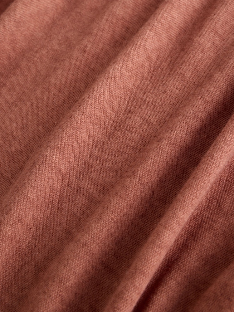 חום שוקולד - שמלת מיני במראה משופשף עם צווארון עגול עמוק - תמונה 10 מתוך 10 חום שוקולד - שמלת מיני במראה משופשף עם צווארון עגול עמוק - תמונה 10 מתוך 10