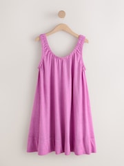 סגול - שמלת מיני במראה משופשף עם צווארון עגול עמוק - תמונה 6 מתוך 9