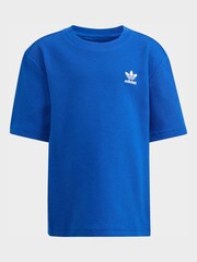 כחול כהה - adidas originals סט של חולצת טי ומכנסיים קצרים אוברסייז במרקם וופל לילדים קטנים - תמונה 7 מתוך 8