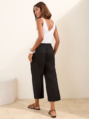 שחור - Friends Like These Cropped Linen Trousers - תמונה 5 מתוך 5