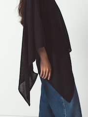 Czarny - Lightweight Poncho - Obraz 5 z 8