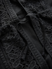 Nyeusi - Maelezo ya Kaftan ya Kufunika kwa Tai ya Mbele ya Crochet - Picha 7 kati ya 7