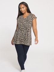Yours Curve Black Animal V-Neck Top - Image 2 of 5