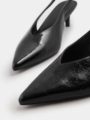 Preto - Sapatos Long Tall Sally V Cut Kitten Slingback heels - Imagem 4 de 7