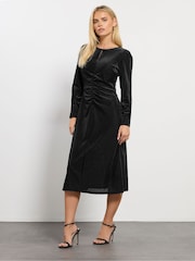 M&Co Petite Keyhole Velvet Dress - Imagem 2 de 5
