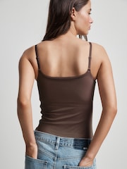 Mocha棕色 - 隱形支撐微纖維吊帶文胸上衣 - 圖片 2/7