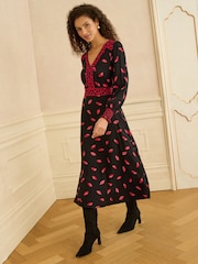 Love & Roses Red Lip Print V-Neck Shirred Cuff Midi Dress - Image 1 of 4