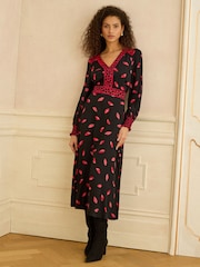 Love & Roses Red Lip Print V-Neck Shirred Cuff Midi Dress - Image 3 of 4