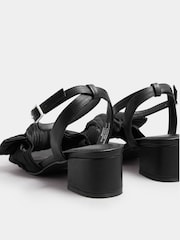 Preto - Sandália Yours Curve Extra-Wide Fit Mid Bow Block - Imagem 4 de 5