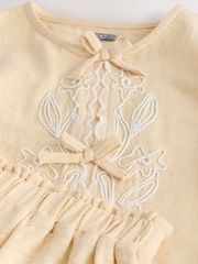 Amarillo - Embroidery Tie Shorts Set (3-16yrs) - Imagen 9 de 10