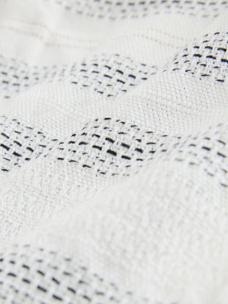 أسود وأبيض - شورت قطن بملمس بارز بخصر قابل للتمدد - صورة 10 من 10