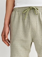 Salbeigrün - Shorts mit Waffelstruktur und Kordelzugbund - Bild 5 von 10