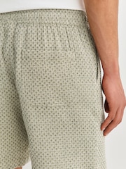 Salbeigrün - Shorts mit Waffelstruktur und Kordelzugbund - Bild 6 von 10