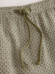 Salbeigrün - Shorts mit Waffelstruktur und Kordelzugbund - Bild 8 von 10