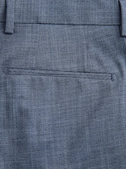 أزرق - بنطلون بدلة تلبيس قياسي بتفاصيل قماش متباين - صورة 9 من 9