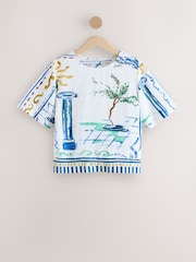 White/Blue Scenic Border Print - T-Shirt ya Boksi ya Mikono Mifupi yenye Kitani - Picha 6 kati ya 8