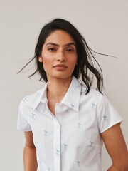 White/Blue Bow Print Fitted Stretch Essential Short Sleeve Shirt - Image 3 of 4