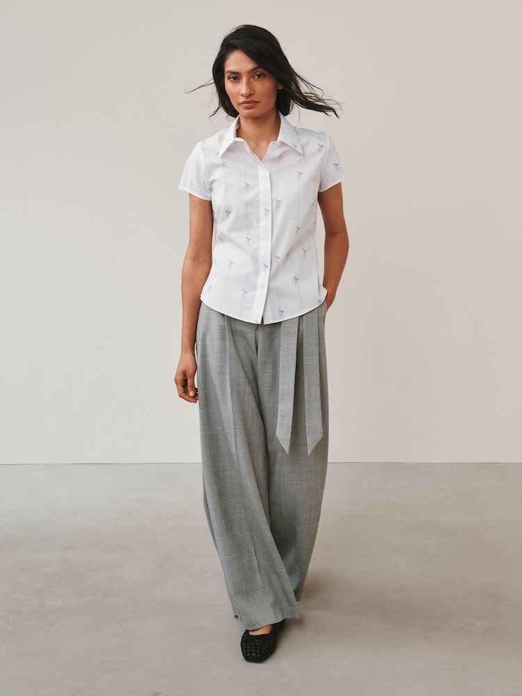 White/Blue Bow Print Fitted Stretch Essential Short Sleeve Shirt - Image 4 of 4 White/Blue Bow Print Fitted Stretch Essential Short Sleeve Shirt - Image 4 of 4