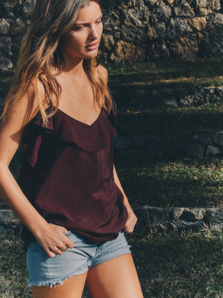 The Set 2 Pack Ruffle Trim Strappy Cami Tops - 9मध्ये 1 तस्बिर